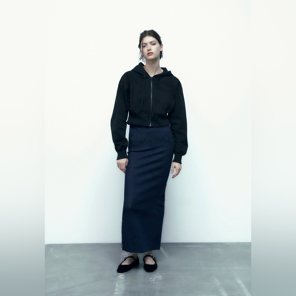 NWOT Zara Black Ribbed Zippered Cropped Hoodie